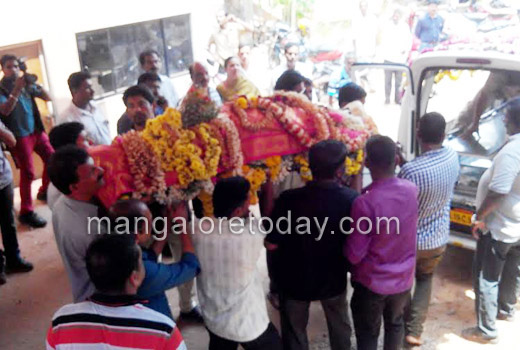 Hundreds bid tearful farewell to renowned Tulu dramatist, actor KN Tailor 1